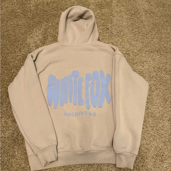 White fox Hoodie - Picture 2 of 3
